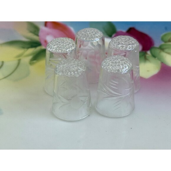 Vintage 40's lot Clear Etched Glass Thimbles Floral Leaves Berries - Picture 2 of 12